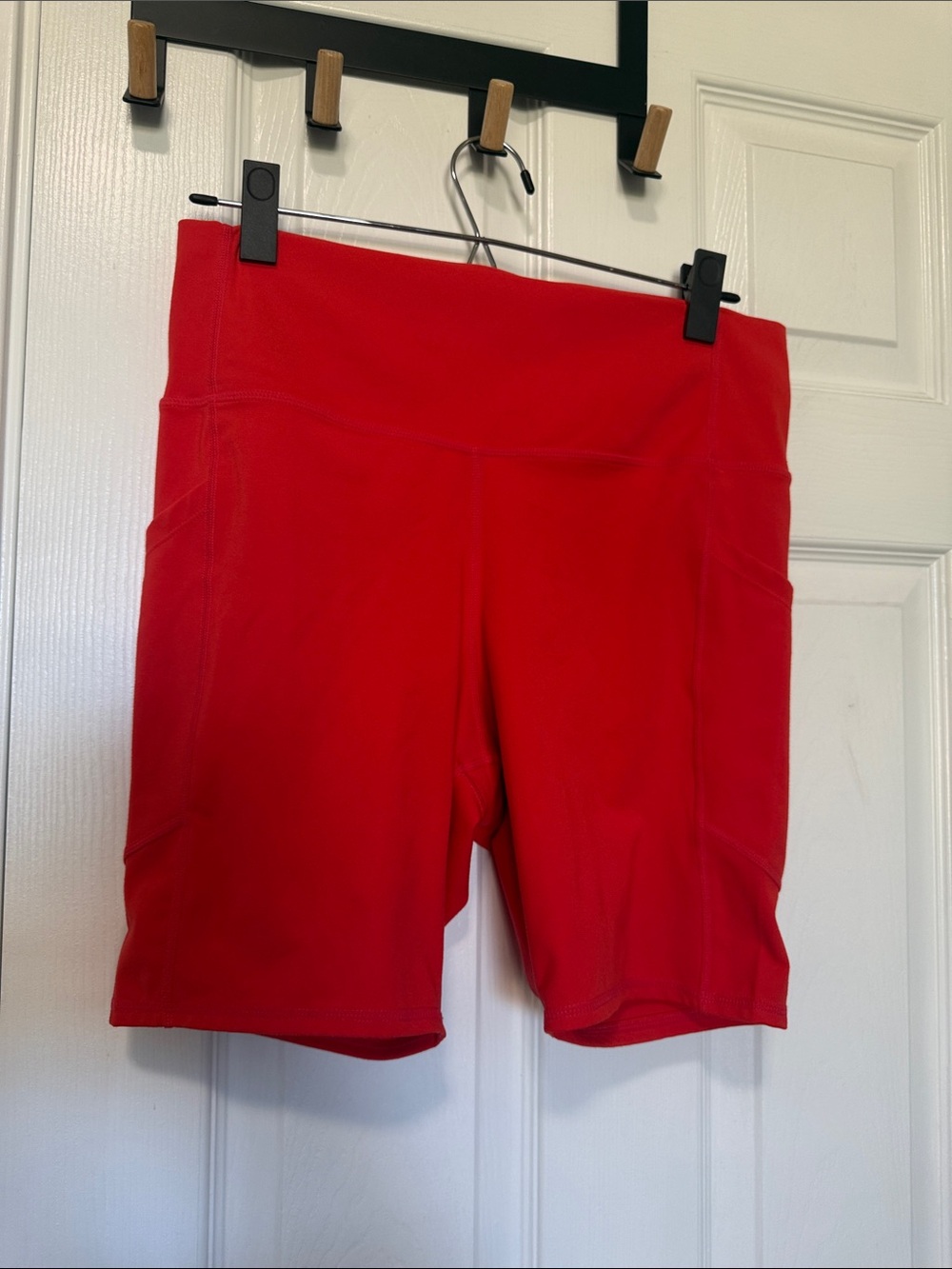 GapFit Women's High-Rise tomato Red Bike Shorts Side Pockets Sz Large 7” inseam